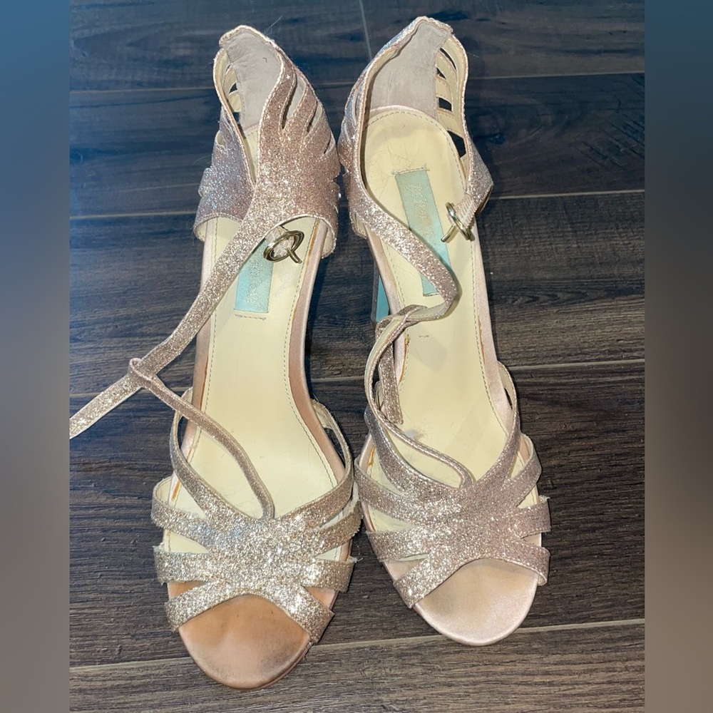 BETSEY JOHNSON HEELS size 7